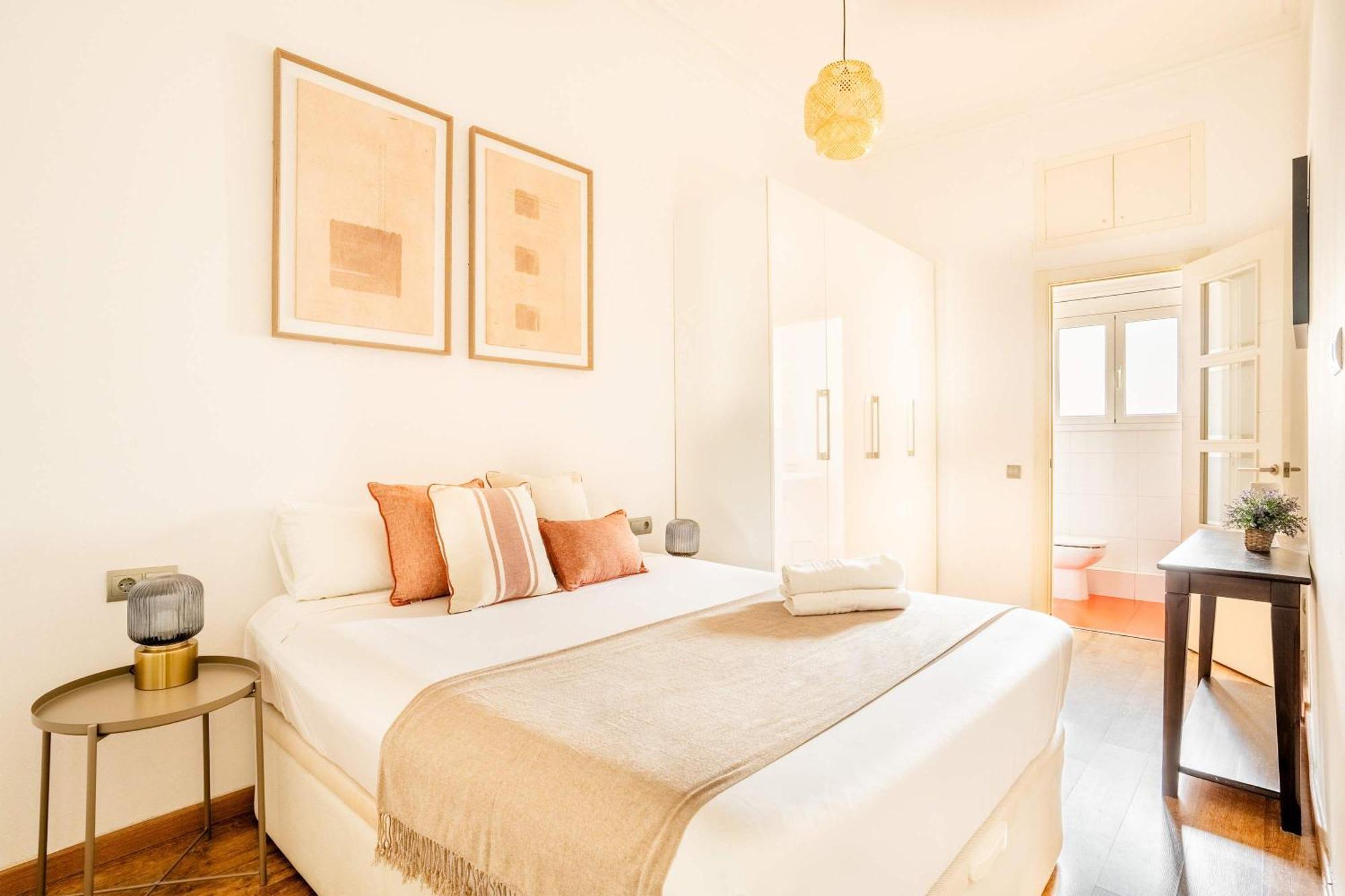 Pl Universitat Bright And Cozy 2bd - 2bth